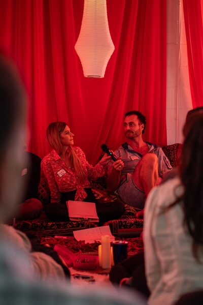 Christina Weber facilitating an intimate evening circle at MediDating